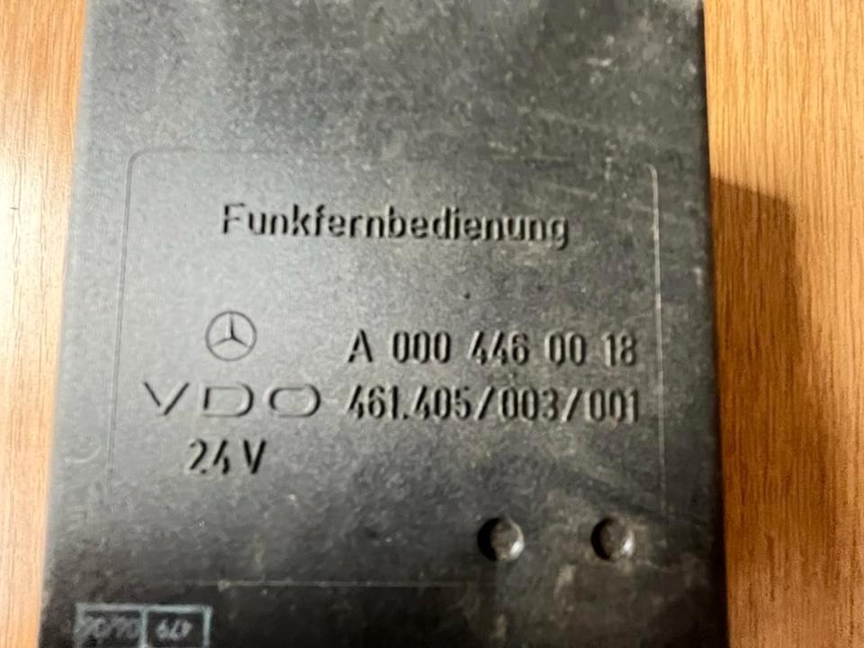 Mercedes VDO Funkfernbedienung Steuergerät A 000 446 00 18 - Блок за управление за Камион: снимка 2 Mercedes VDO Funkfernbedienung Steuergerät A 000 446 00 18 - Блок за управление за Камион: снимка 2