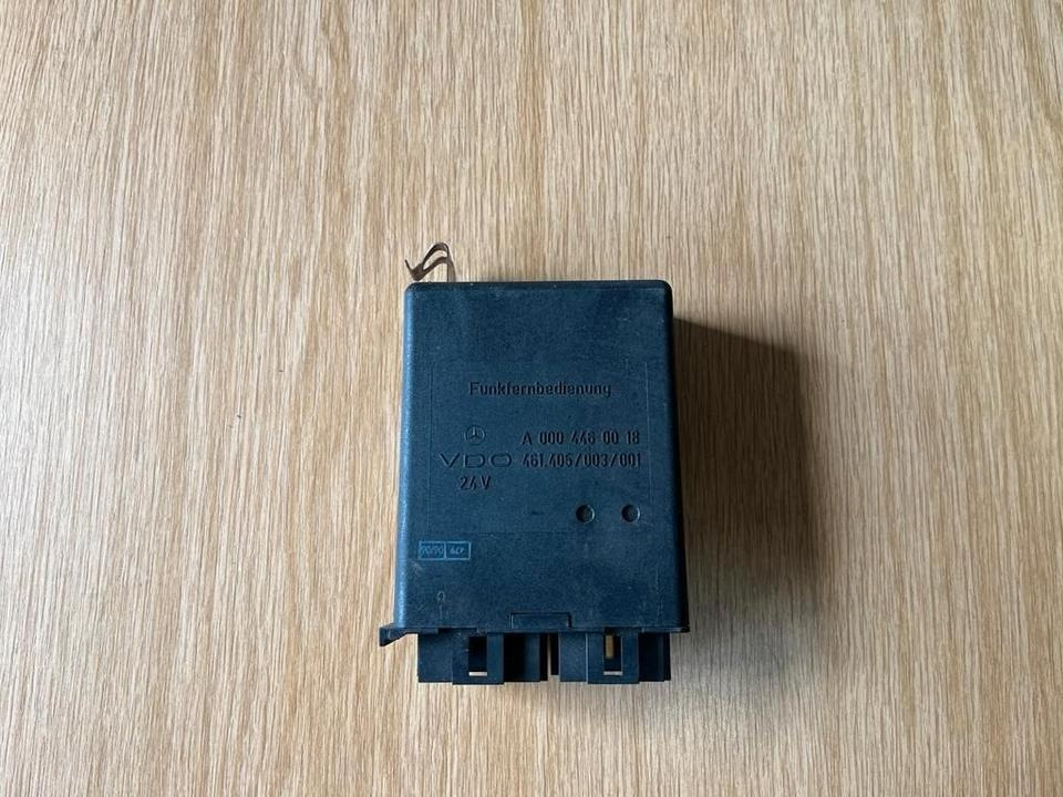Mercedes VDO Funkfernbedienung Steuergerät A 000 446 00 18 - Блок за управление за Камион: снимка 1 Mercedes VDO Funkfernbedienung Steuergerät A 000 446 00 18 - Блок за управление за Камион: снимка 1