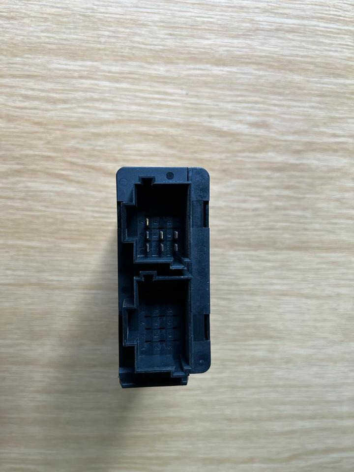 Mercedes VDO Funkfernbedienung Steuergerät A 000 446 02 18 - Блок за управление за Камион: снимка 3 Mercedes VDO Funkfernbedienung Steuergerät A 000 446 02 18 - Блок за управление за Камион: снимка 3