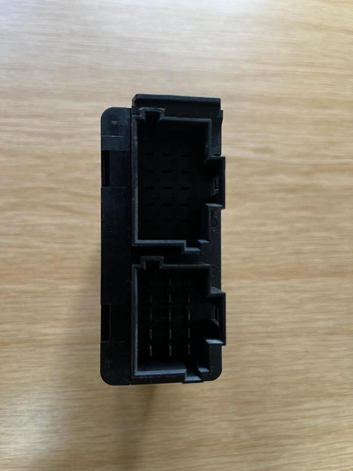 Mercedes VDO Zentralverriegelung Steuergerät A 000 446 15 19 - Блок за управление за Камион: снимка 3 Mercedes VDO Zentralverriegelung Steuergerät A 000 446 15 19 - Блок за управление за Камион: снимка 3
