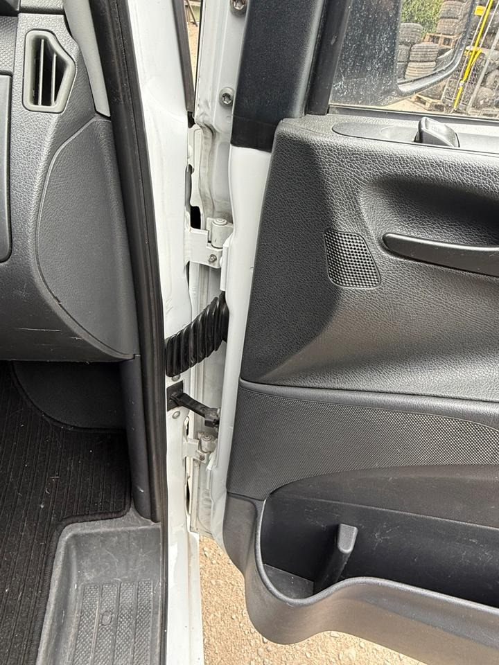 Mercedes VITO Beifahrertür Rechts komplett BJ 2012 - Врата и части за Лекотоварен автомобил: снимка 3 Mercedes VITO Beifahrertür Rechts komplett BJ 2012 - Врата и части за Лекотоварен автомобил: снимка 3