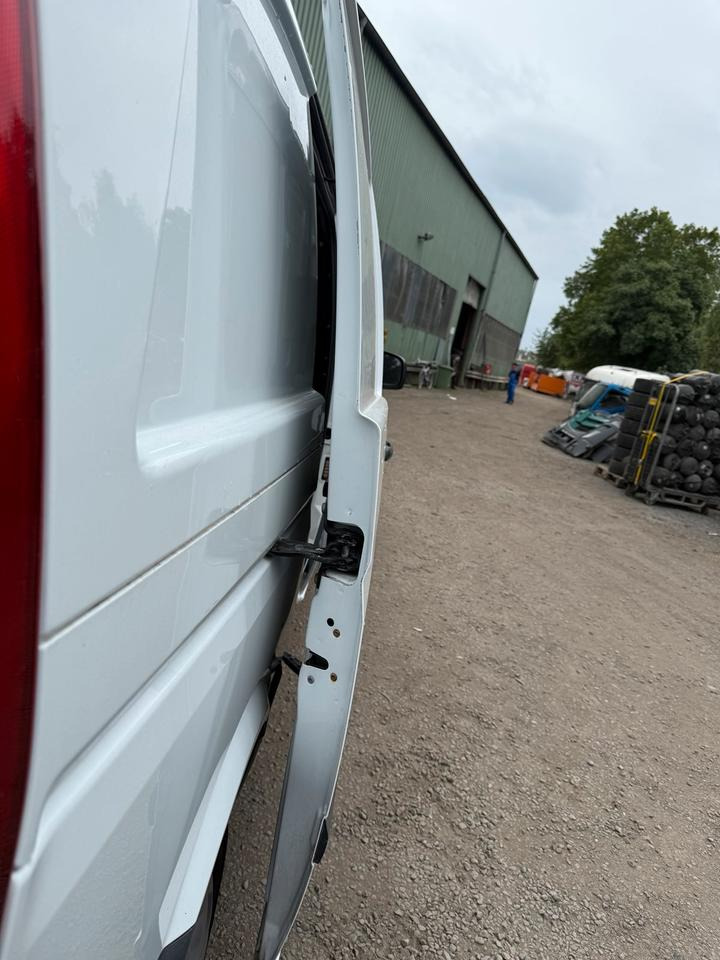 Mercedes VITO Seitentür Schiebetür BJ 2012 - Врата и части за Лекотоварен автомобил: снимка 5 Mercedes VITO Seitentür Schiebetür BJ 2012 - Врата и части за Лекотоварен автомобил: снимка 5