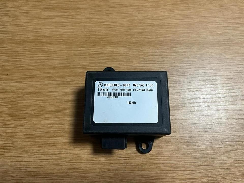 Mercedes VITO W638 Steuergerät Wegfahrsperre 0265451732 - Блок за управление за Камион: снимка 1 Mercedes VITO W638 Steuergerät Wegfahrsperre 0265451732 - Блок за управление за Камион: снимка 1