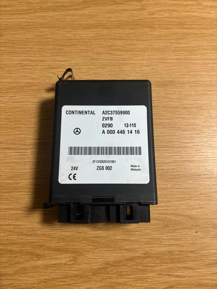 Mercedes CONTINENTAL Steuergerät A0004461416 - Резервни части: снимка 1 Mercedes CONTINENTAL Steuergerät A0004461416 - Резервни части: снимка 1