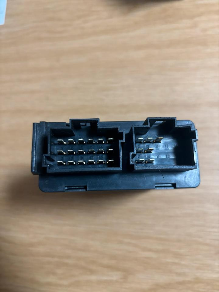 Mercedes CONTINENTAL Steuergerät A0004461416 - Резервни части: снимка 3 Mercedes CONTINENTAL Steuergerät A0004461416 - Резервни части: снимка 3