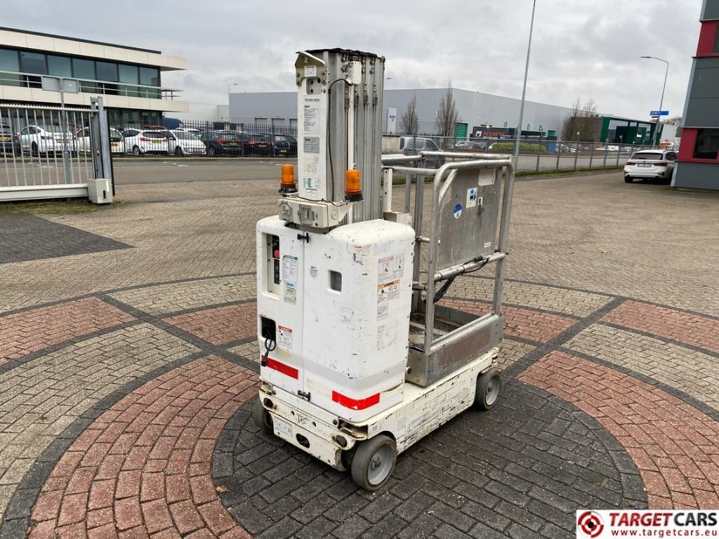 Genie GR-20 RunAbout Electric Vertical Mast Lift 802cm - Вертикална работна платформа: снимка 3 Genie GR-20 RunAbout Electric Vertical Mast Lift 802cm - Вертикална работна платформа: снимка 3