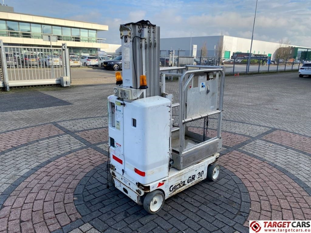 Genie GR-20 RunAbout Electric Vertical Mast Lift 802cm - Вертикална работна платформа: снимка 3 Genie GR-20 RunAbout Electric Vertical Mast Lift 802cm - Вертикална работна платформа: снимка 3