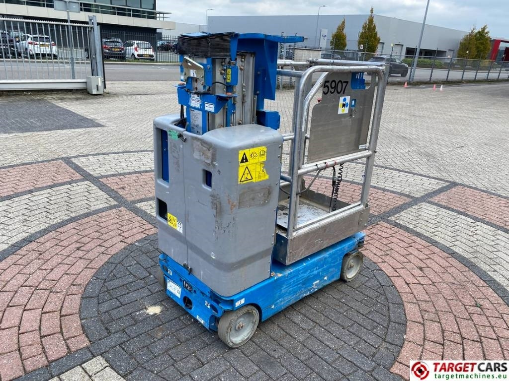Genie GR15 RunAbout Electric Vertical Mast Lift 652cm - Вертикална работна платформа: снимка 3 Genie GR15 RunAbout Electric Vertical Mast Lift 652cm - Вертикална работна платформа: снимка 3