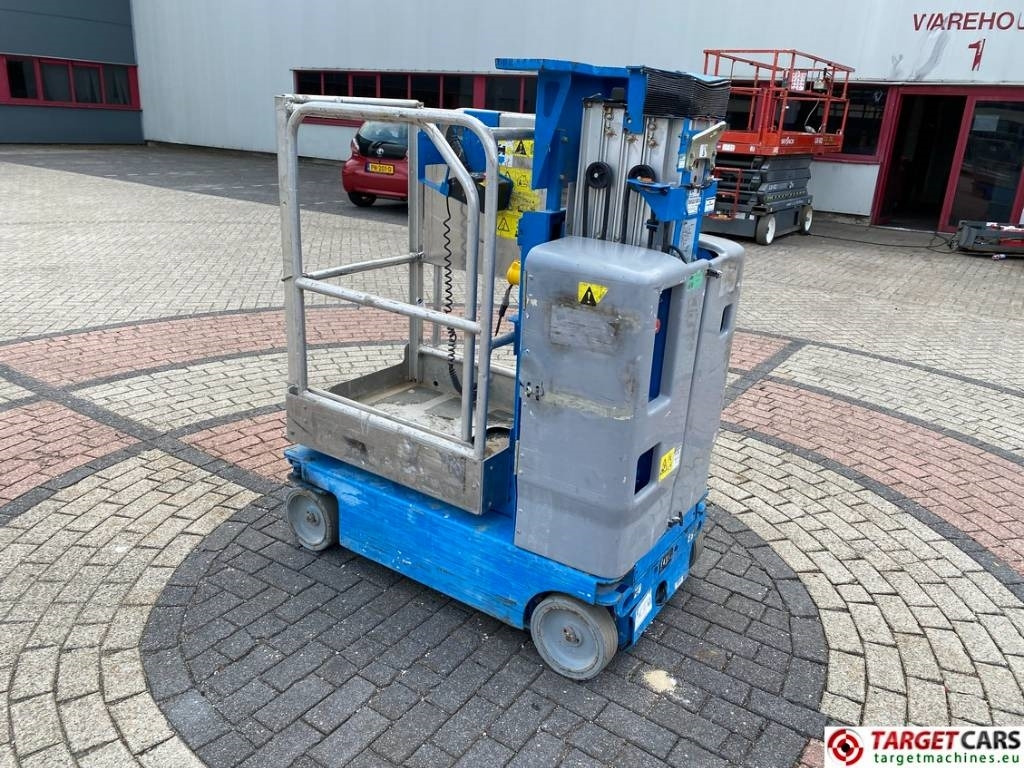 Genie GR15 RunAbout Electric Vertical Mast Lift 652cm - Вертикална работна платформа: снимка 4 Genie GR15 RunAbout Electric Vertical Mast Lift 652cm - Вертикална работна платформа: снимка 4
