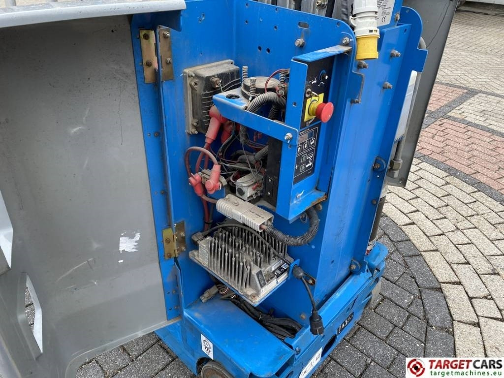 Вертикална работна платформа Genie GR15 Runabout Electric Vertical Mast Lift 652cm: снимка 17