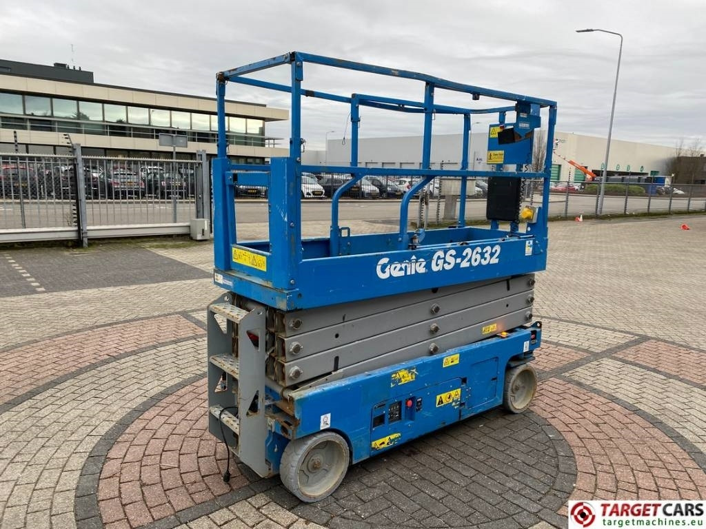 Genie GS-2632 Electric GS2632 Scissor Work Lift 992cm - Ножична работна платформа: снимка 3 Genie GS-2632 Electric GS2632 Scissor Work Lift 992cm - Ножична работна платформа: снимка 3