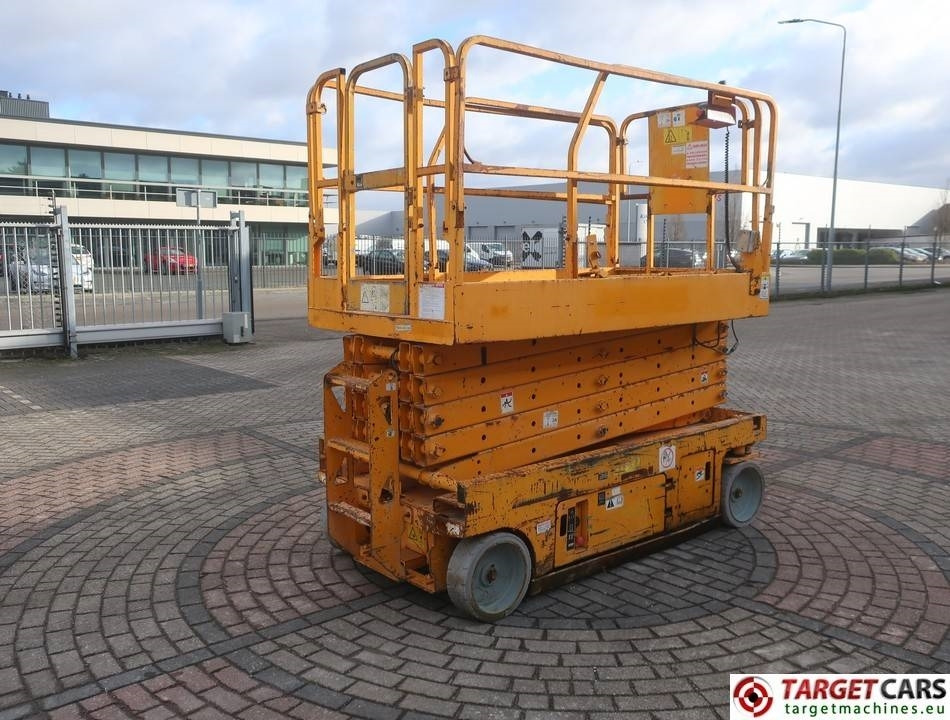 Genie GS-3246 Electric Scissor Work Lift 1175cm DEFECT - Ножична работна платформа: снимка 3 Genie GS-3246 Electric Scissor Work Lift 1175cm DEFECT - Ножична работна платформа: снимка 3