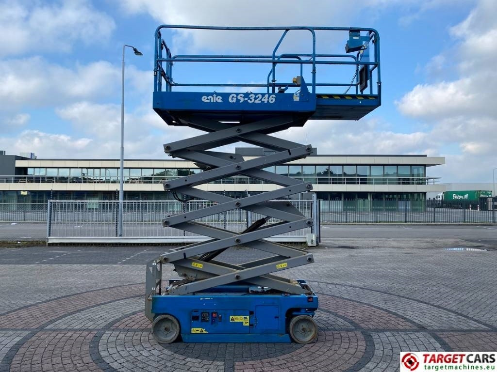 Genie GS-3246 Electric Scissor Work Lift 1175cm - Ножична работна платформа: снимка 5 Genie GS-3246 Electric Scissor Work Lift 1175cm - Ножична работна платформа: снимка 5