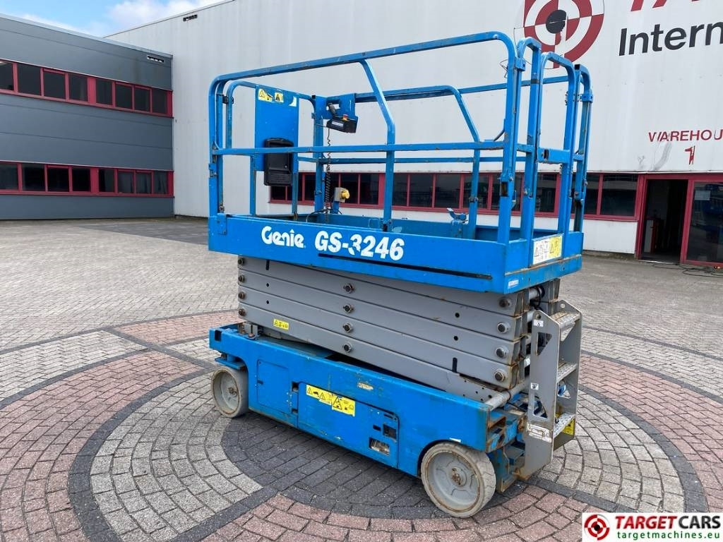 Genie GS-3246 Electric Scissor Work Lift 1175cm - Ножична работна платформа: снимка 4 Genie GS-3246 Electric Scissor Work Lift 1175cm - Ножична работна платформа: снимка 4