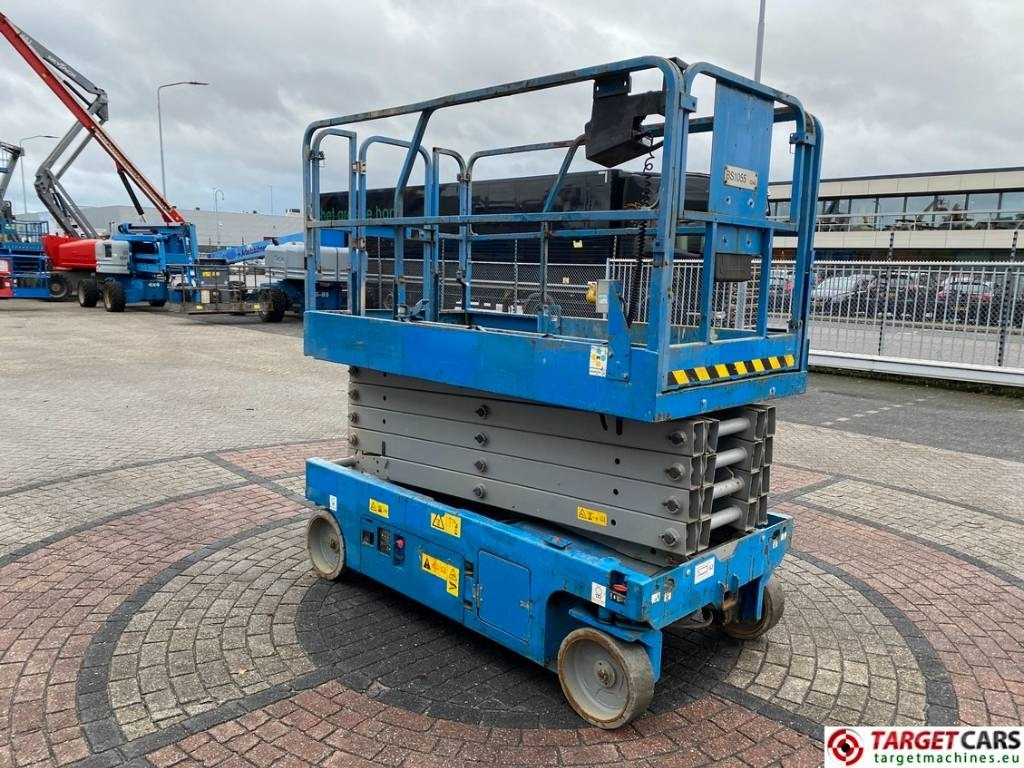 Genie GS-3246 Electric Scissor Work Lift 1175cm - Ножична работна платформа: снимка 2 Genie GS-3246 Electric Scissor Work Lift 1175cm - Ножична работна платформа: снимка 2