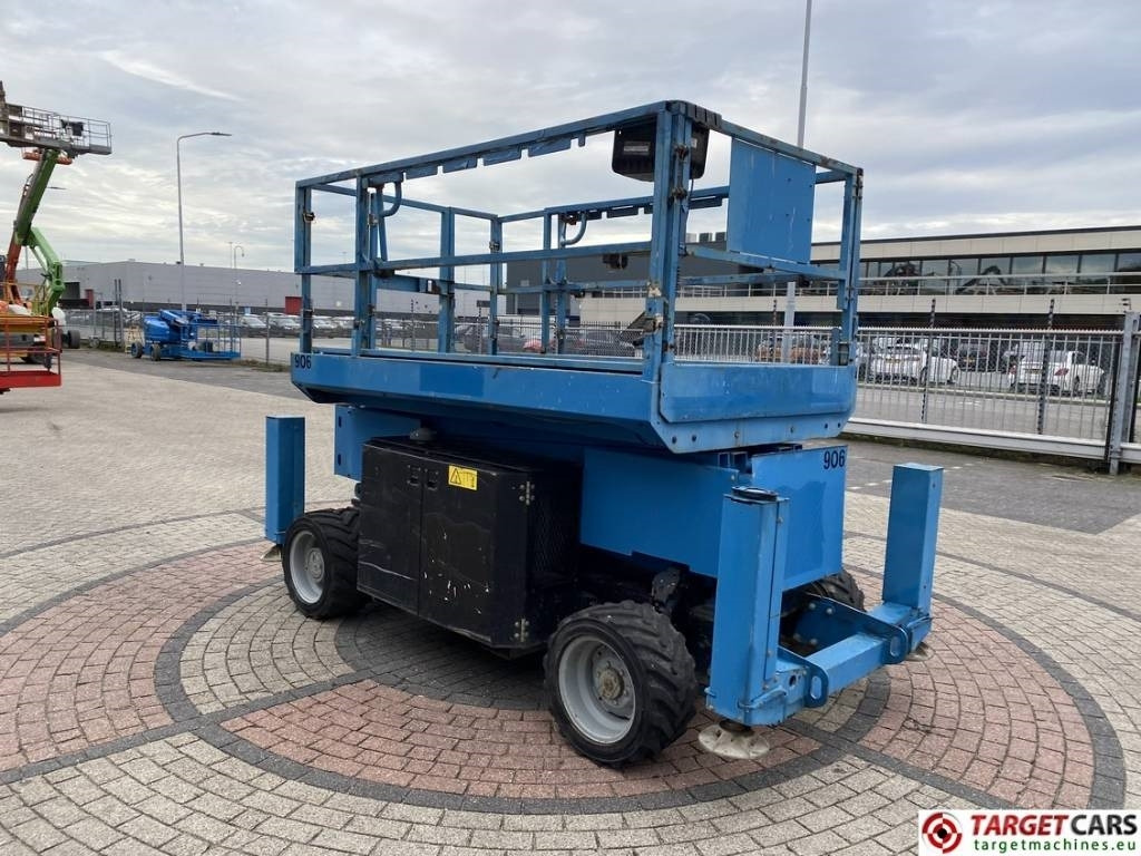 Genie GS-3369RT Diesel 4x4 Scissor Work Lift 1196cm - Ножична работна платформа: снимка 2 Genie GS-3369RT Diesel 4x4 Scissor Work Lift 1196cm - Ножична работна платформа: снимка 2