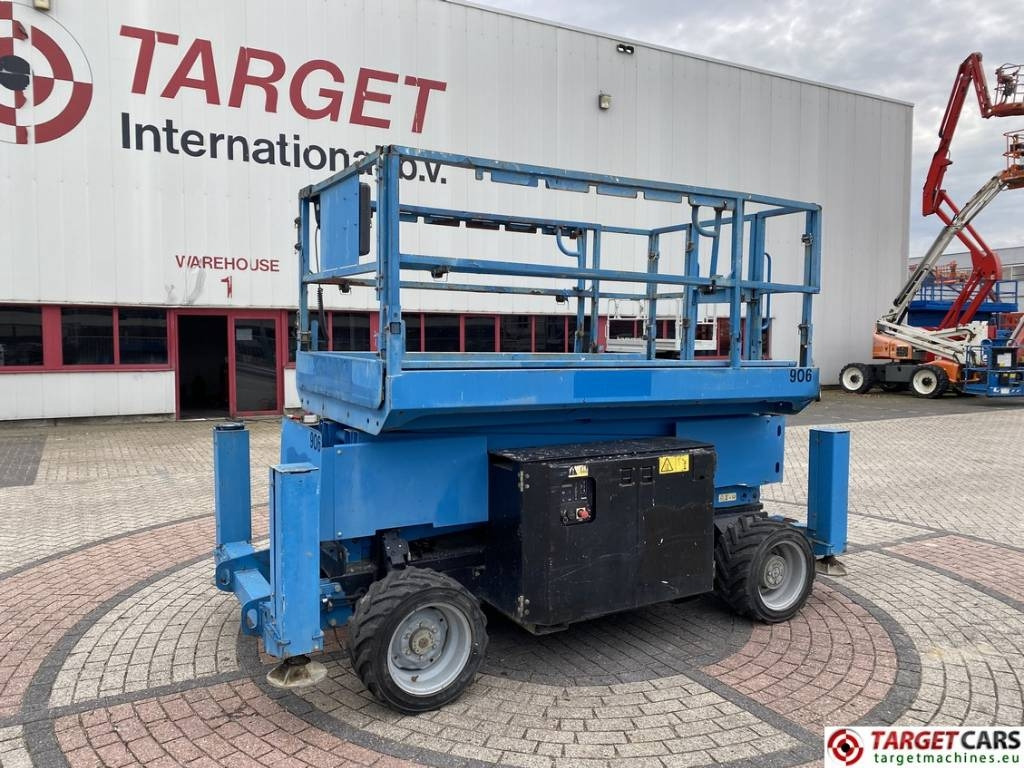 Genie GS-3369RT Diesel 4x4 Scissor Work Lift 1196cm - Ножична работна платформа: снимка 1 Genie GS-3369RT Diesel 4x4 Scissor Work Lift 1196cm - Ножична работна платформа: снимка 1