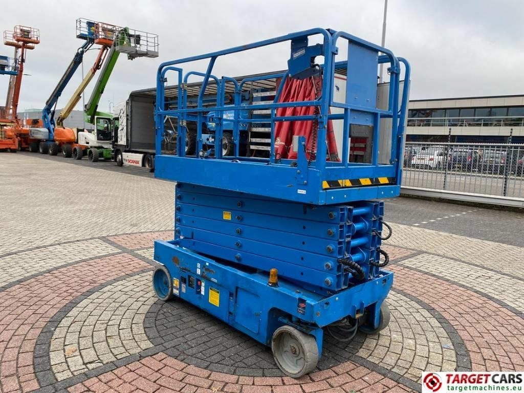 Genie GS-4047 Electric Scissor Work Lift 1389cm  - Ножична работна платформа: снимка 2 Genie GS-4047 Electric Scissor Work Lift 1389cm  - Ножична работна платформа: снимка 2