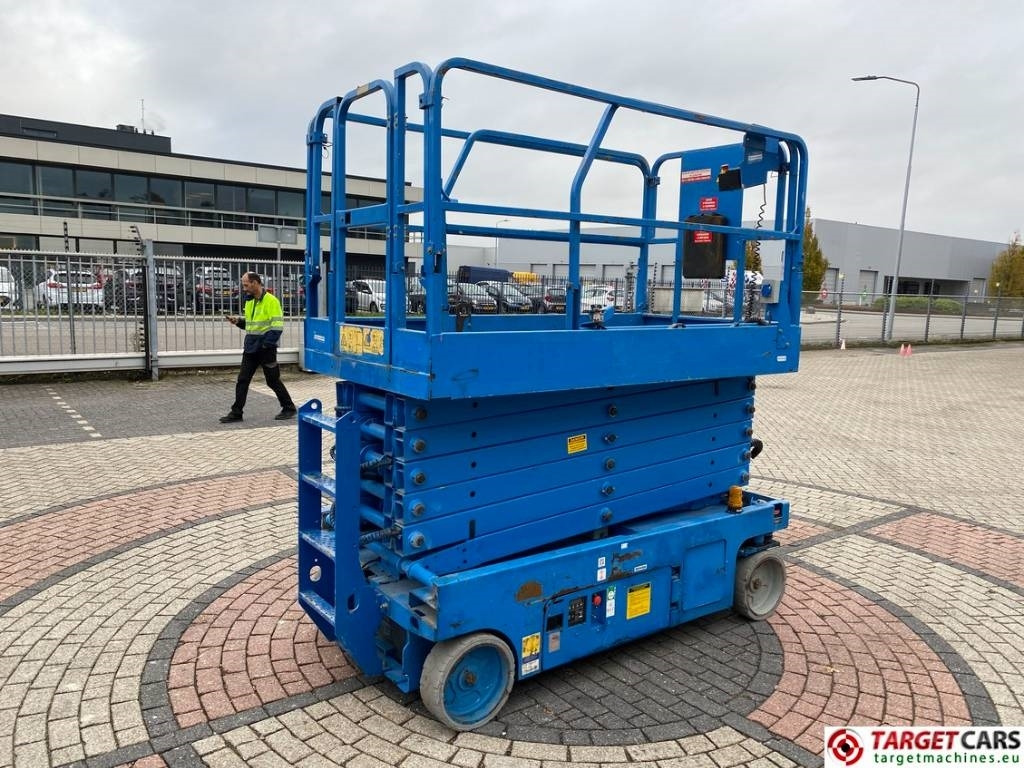 Genie GS-4047 Electric Scissor Work Lift 1389cm  - Ножична работна платформа: снимка 3 Genie GS-4047 Electric Scissor Work Lift 1389cm  - Ножична работна платформа: снимка 3