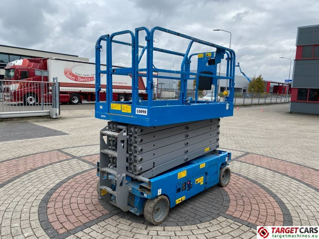 Genie GS-4047 Electric Scissor Work Lift 1389cm - Ножична работна платформа: снимка 3 Genie GS-4047 Electric Scissor Work Lift 1389cm - Ножична работна платформа: снимка 3