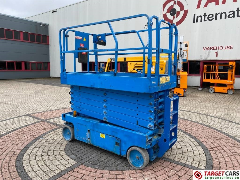 Genie GS-4047 Electric Scissor Work Lift 1389cm  - Ножична работна платформа: снимка 4 Genie GS-4047 Electric Scissor Work Lift 1389cm  - Ножична работна платформа: снимка 4