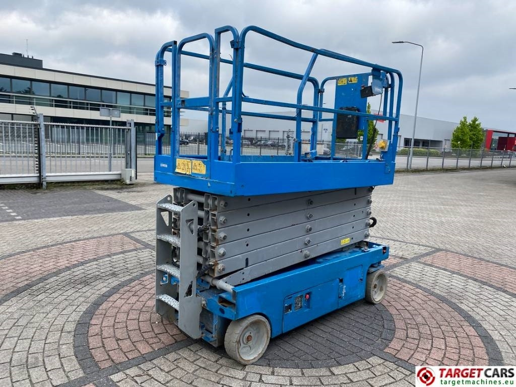 Genie GS-4047 Electric Scissor Work Lift 1389cm - Ножична работна платформа: снимка 3 Genie GS-4047 Electric Scissor Work Lift 1389cm - Ножична работна платформа: снимка 3