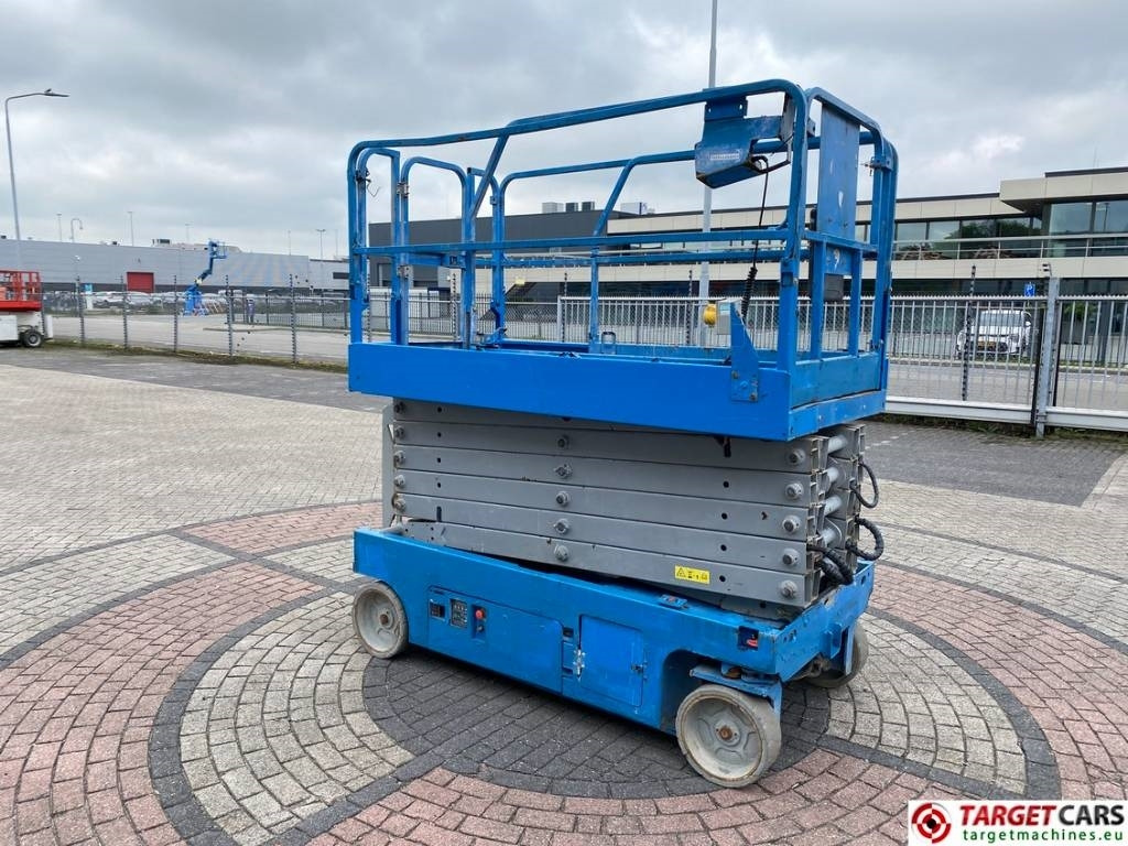 Genie GS-4047 Electric Scissor Work Lift 1389cm - Ножична работна платформа: снимка 2 Genie GS-4047 Electric Scissor Work Lift 1389cm - Ножична работна платформа: снимка 2