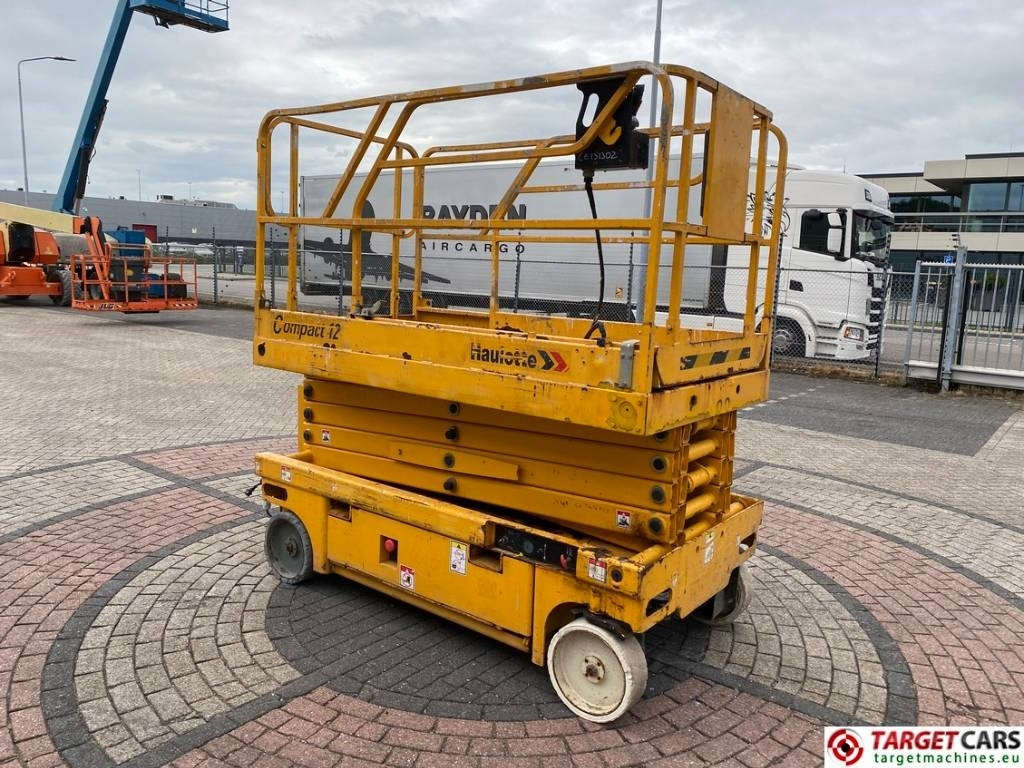 Haulotte Compact 12 Electric Scissor Work Lift 1200cm - Ножична работна платформа: снимка 2 Haulotte Compact 12 Electric Scissor Work Lift 1200cm - Ножична работна платформа: снимка 2