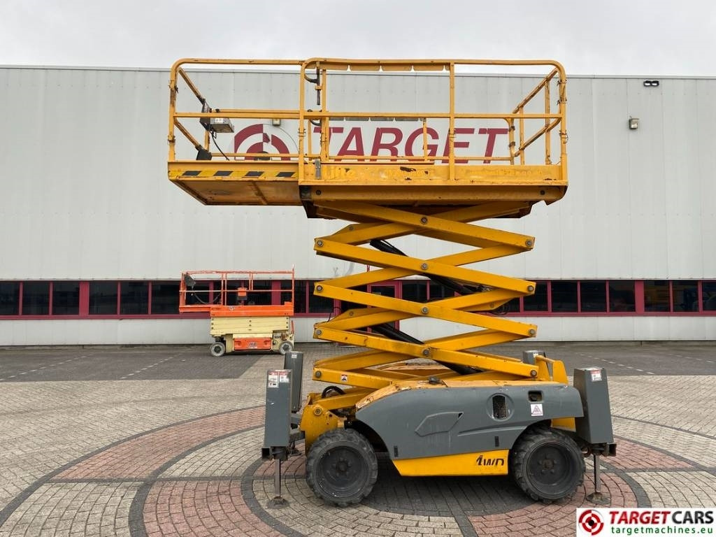 Haulotte Compact 12DX Diesel 4x4 Scissor Work Lift 1206cm - Ножична работна платформа: снимка 5 Haulotte Compact 12DX Diesel 4x4 Scissor Work Lift 1206cm - Ножична работна платформа: снимка 5