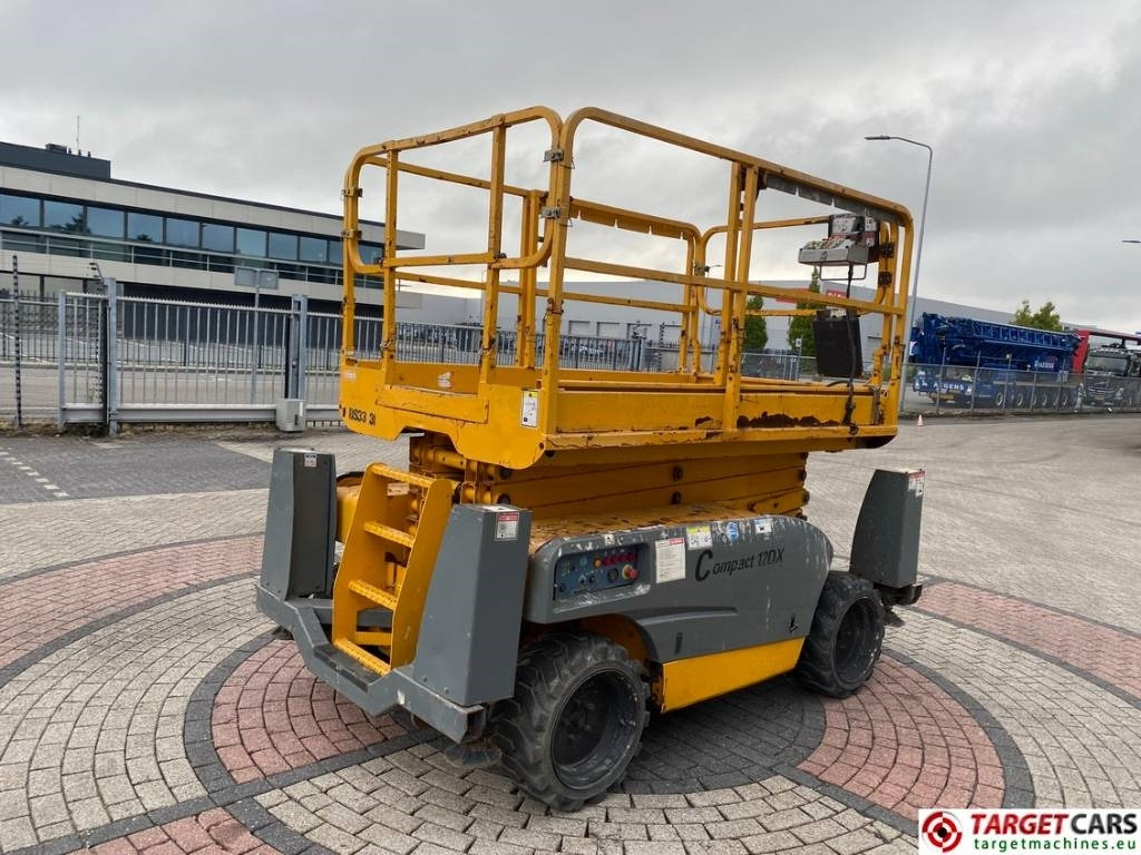 Haulotte Compact 12DX Diesel 4x4 Scissor Work Lift 1206cm - Ножична работна платформа: снимка 3 Haulotte Compact 12DX Diesel 4x4 Scissor Work Lift 1206cm - Ножична работна платформа: снимка 3