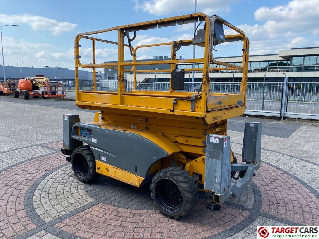 Haulotte Compact 12DX Diesel 4x4 Scissor Work Lift 1206cm - Ножична работна платформа: снимка 2 Haulotte Compact 12DX Diesel 4x4 Scissor Work Lift 1206cm - Ножична работна платформа: снимка 2