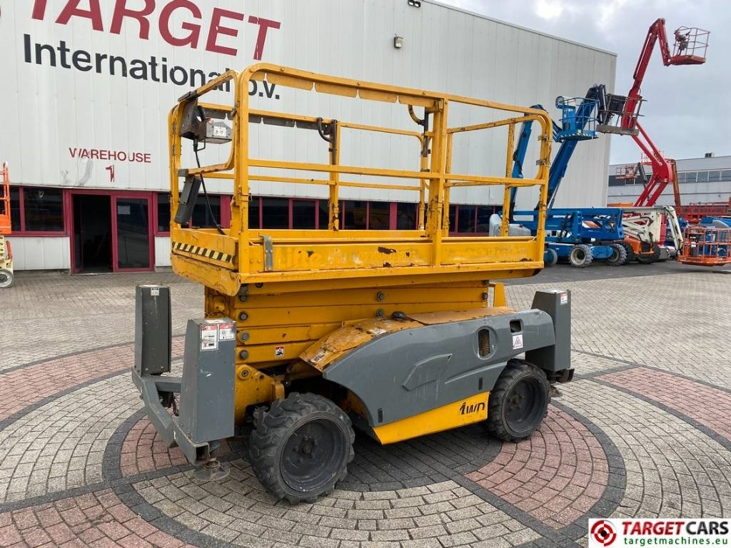 Haulotte Compact 12DX Diesel 4x4 Scissor Work Lift 1206cm - Ножична работна платформа: снимка 1 Haulotte Compact 12DX Diesel 4x4 Scissor Work Lift 1206cm - Ножична работна платформа: снимка 1