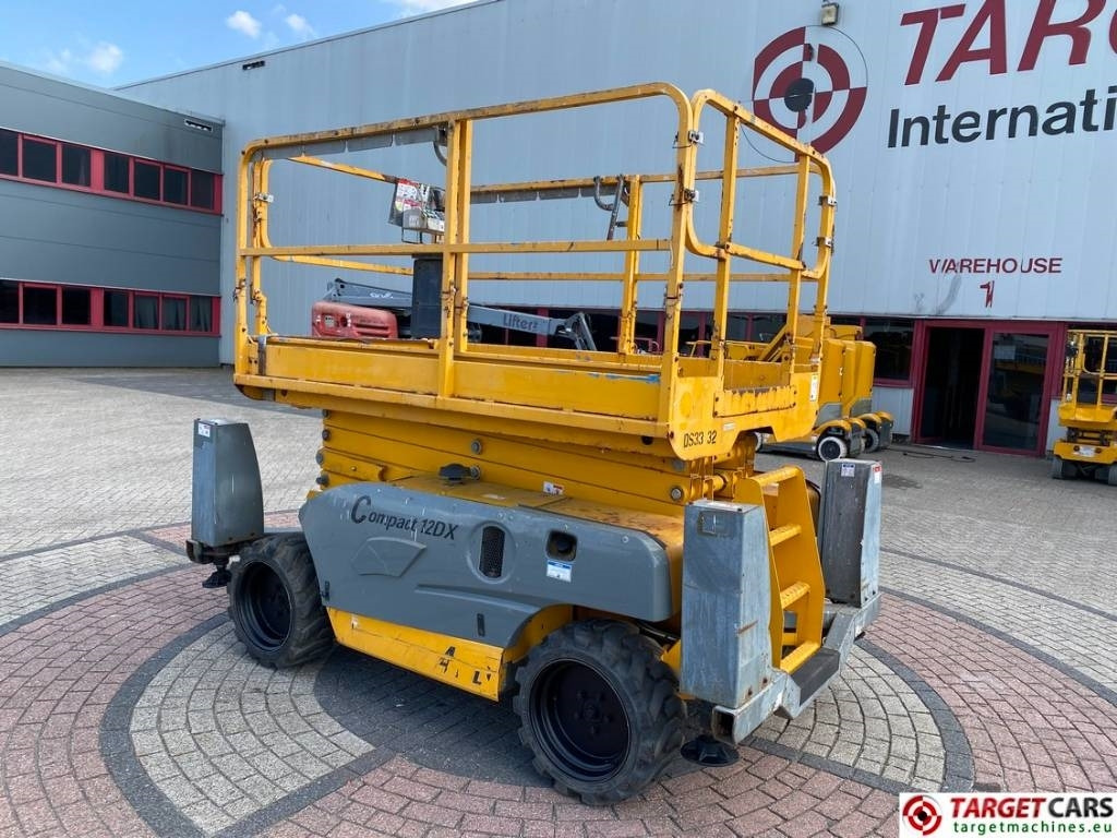 Haulotte Compact 12DX Diesel 4x4 Scissor Work Lift 1206cm - Ножична работна платформа: снимка 4 Haulotte Compact 12DX Diesel 4x4 Scissor Work Lift 1206cm - Ножична работна платформа: снимка 4