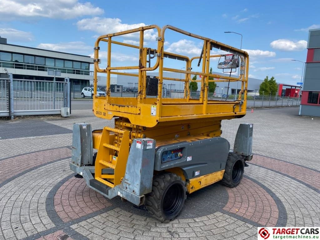Haulotte Compact 12DX Diesel 4x4 Scissor Work Lift 1206cm - Ножична работна платформа: снимка 3 Haulotte Compact 12DX Diesel 4x4 Scissor Work Lift 1206cm - Ножична работна платформа: снимка 3