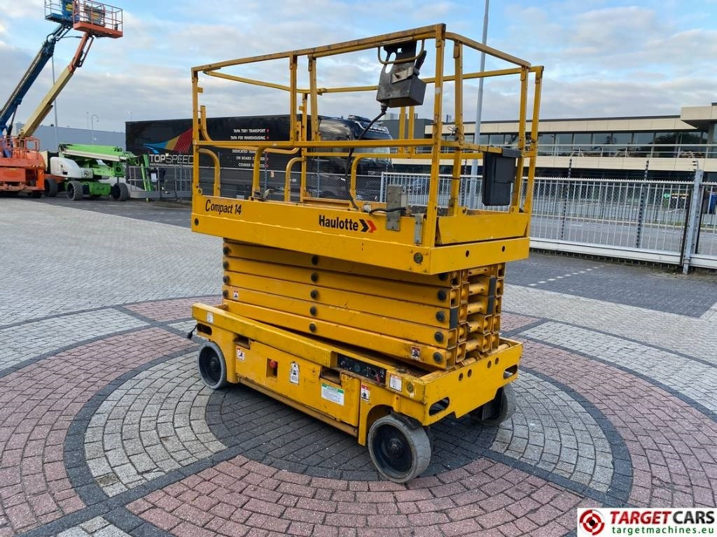 Haulotte Compact 14 Electric Scissor Work Lift 1385cm - Ножична работна платформа: снимка 2 Haulotte Compact 14 Electric Scissor Work Lift 1385cm - Ножична работна платформа: снимка 2