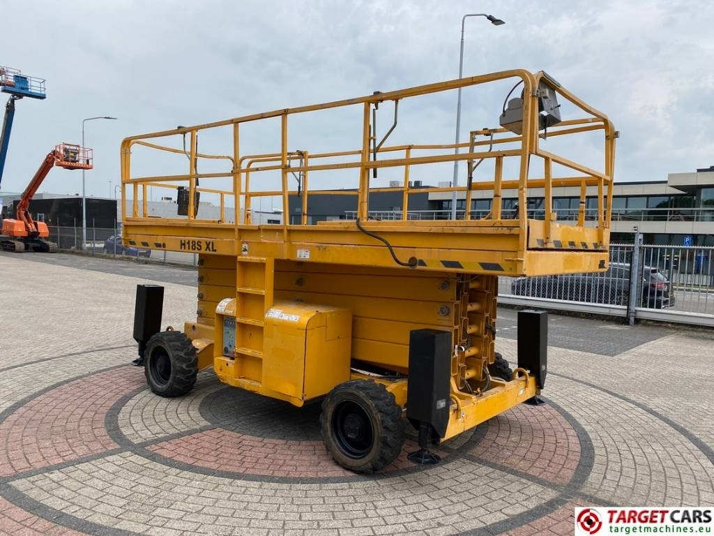 Haulotte H18SXL Diesel 4x4 Scissor Work Lift 1800cm - Ножична работна платформа: снимка 2 Haulotte H18SXL Diesel 4x4 Scissor Work Lift 1800cm - Ножична работна платформа: снимка 2