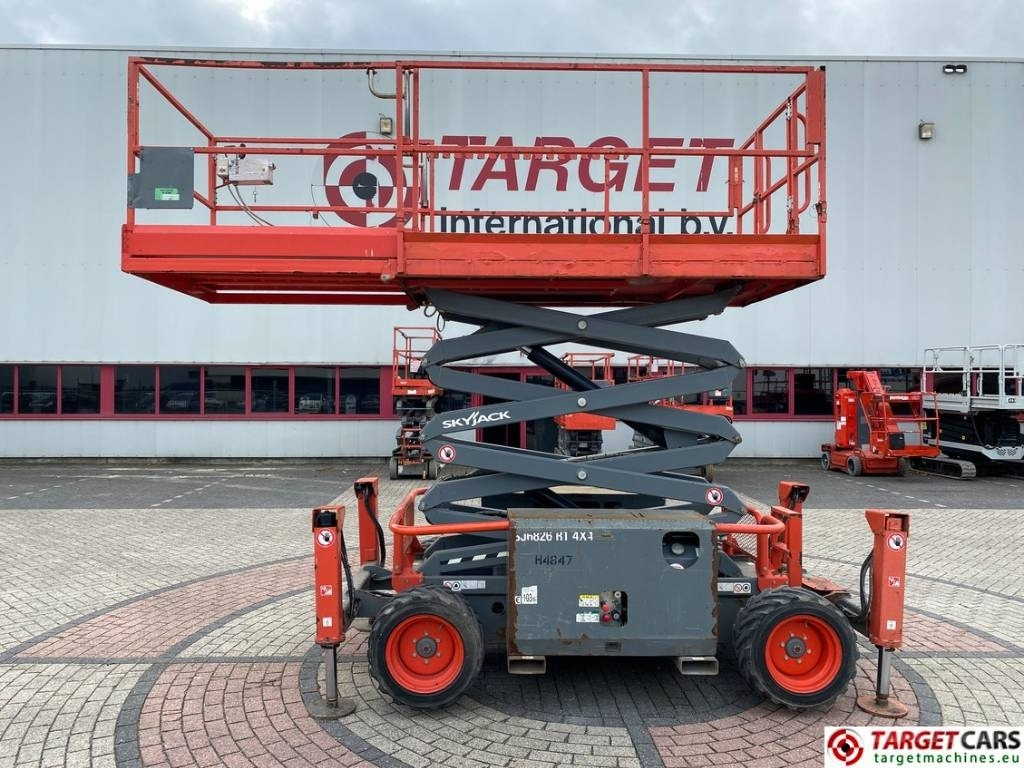 SkyJack SJ6826RT Diesel 4x4 Scissor Work Lift 992cm - Ножична работна платформа: снимка 5 SkyJack SJ6826RT Diesel 4x4 Scissor Work Lift 992cm - Ножична работна платформа: снимка 5