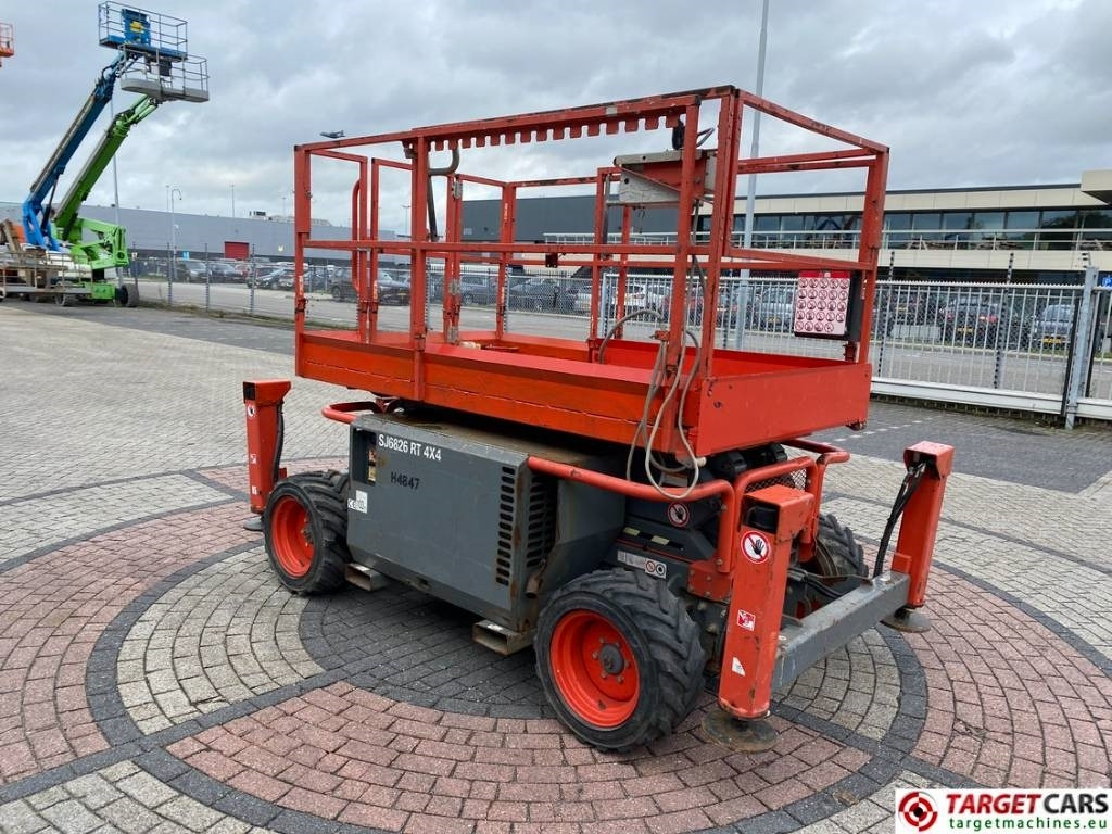 SkyJack SJ6826RT Diesel 4x4 Scissor Work Lift 992cm - Ножична работна платформа: снимка 2 SkyJack SJ6826RT Diesel 4x4 Scissor Work Lift 992cm - Ножична работна платформа: снимка 2