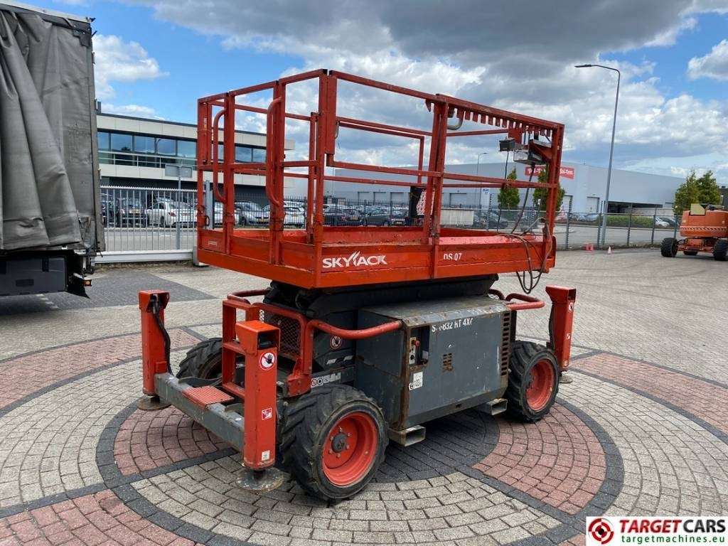 SkyJack SJ6832 RT 6832 Diesel 4x4 Scissor Work Lift 1180cm  - Ножична работна платформа: снимка 3 SkyJack SJ6832 RT 6832 Diesel 4x4 Scissor Work Lift 1180cm  - Ножична работна платформа: снимка 3