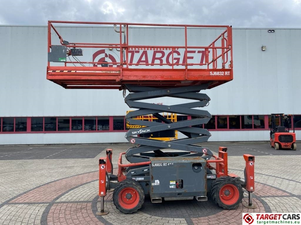 SkyJack SJ6832 RT 6832 Diesel 4x4 Scissor Work Lift 1180cm  - Ножична работна платформа: снимка 5 SkyJack SJ6832 RT 6832 Diesel 4x4 Scissor Work Lift 1180cm  - Ножична работна платформа: снимка 5