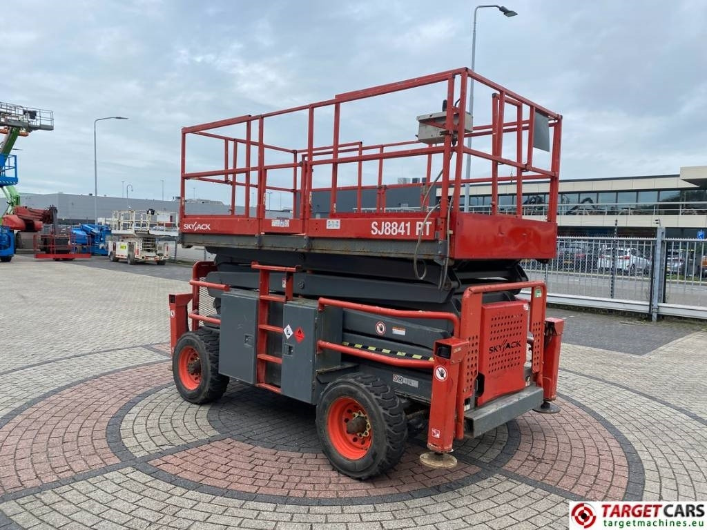 SkyJack SJ8841RT Diesel 4x4 Scissor Work Lift 1430cm - Ножична работна платформа: снимка 2 SkyJack SJ8841RT Diesel 4x4 Scissor Work Lift 1430cm - Ножична работна платформа: снимка 2