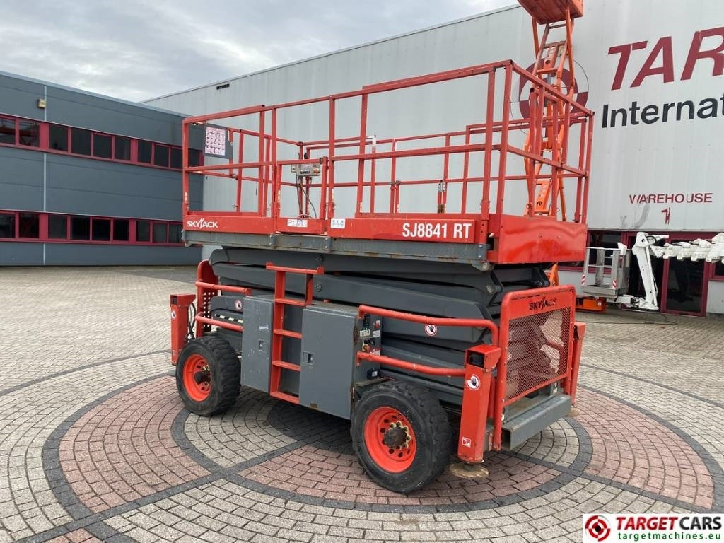 SkyJack SJ8841RT Diesel 4x4 Scissor Work Lift 1430cm - Ножична работна платформа: снимка 4 SkyJack SJ8841RT Diesel 4x4 Scissor Work Lift 1430cm - Ножична работна платформа: снимка 4
