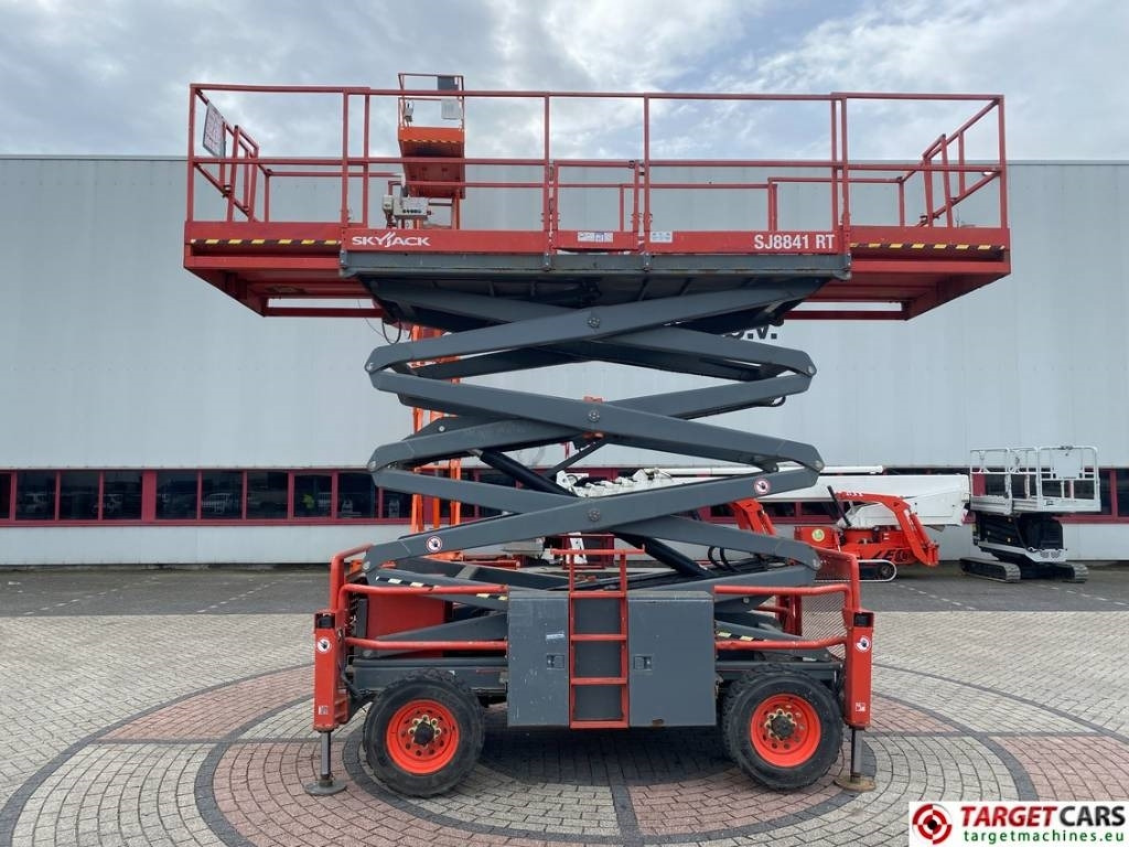 SkyJack SJ8841RT Diesel 4x4 Scissor Work Lift 1430cm - Ножична работна платформа: снимка 5 SkyJack SJ8841RT Diesel 4x4 Scissor Work Lift 1430cm - Ножична работна платформа: снимка 5