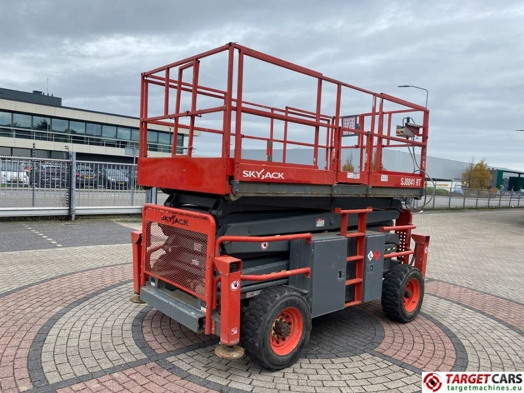 SkyJack SJ8841RT Diesel 4x4 Scissor Work Lift 1430cm - Ножична работна платформа: снимка 3 SkyJack SJ8841RT Diesel 4x4 Scissor Work Lift 1430cm - Ножична работна платформа: снимка 3