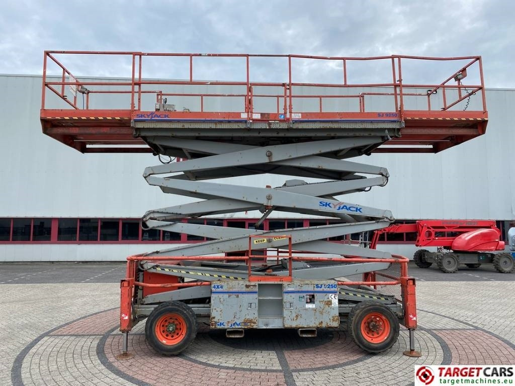 SkyJack SJ9250 RT Diesel Scissor Work Lift 1720cm - Ножична работна платформа: снимка 5 SkyJack SJ9250 RT Diesel Scissor Work Lift 1720cm - Ножична работна платформа: снимка 5