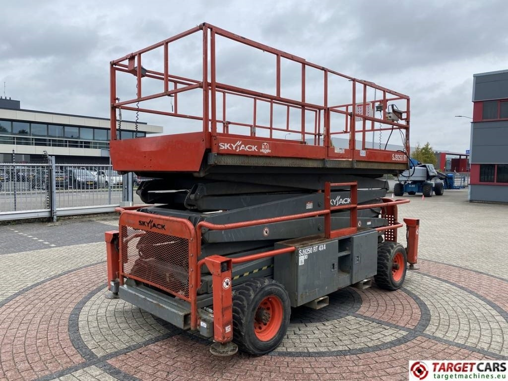 SkyJack SJ9250RT Diesel 4x4 Scissor Work Lift 1720cm  - Ножична работна платформа: снимка 3 SkyJack SJ9250RT Diesel 4x4 Scissor Work Lift 1720cm  - Ножична работна платформа: снимка 3