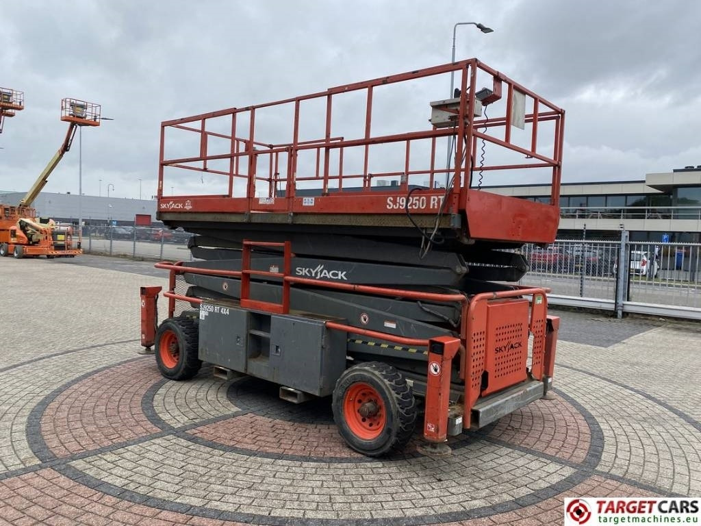 SkyJack SJ9250RT Diesel 4x4 Scissor Work Lift 1720cm  - Ножична работна платформа: снимка 2 SkyJack SJ9250RT Diesel 4x4 Scissor Work Lift 1720cm  - Ножична работна платформа: снимка 2