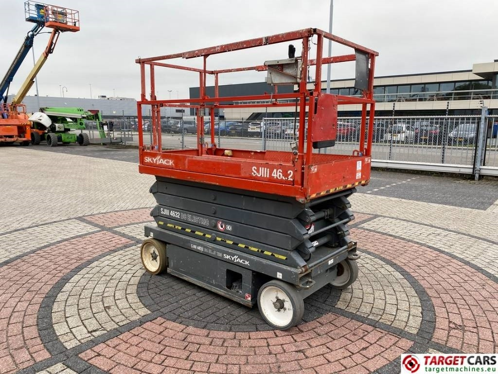 SkyJack SJIII-4632 Electric 4632 Scissor Work Lift 1170cm  - Ножична работна платформа: снимка 2 SkyJack SJIII-4632 Electric 4632 Scissor Work Lift 1170cm  - Ножична работна платформа: снимка 2