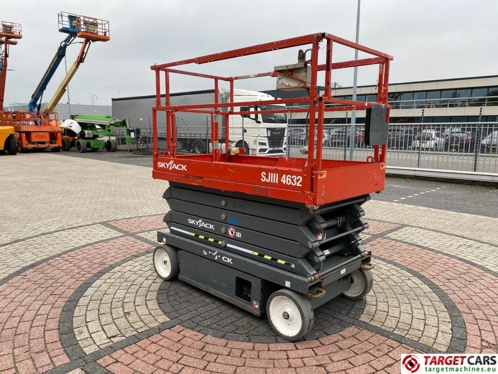 SkyJack SJIII-4632 Electric 4632 Scissor Work Lift 1170cm  - Ножична работна платформа: снимка 2 SkyJack SJIII-4632 Electric 4632 Scissor Work Lift 1170cm  - Ножична работна платформа: снимка 2