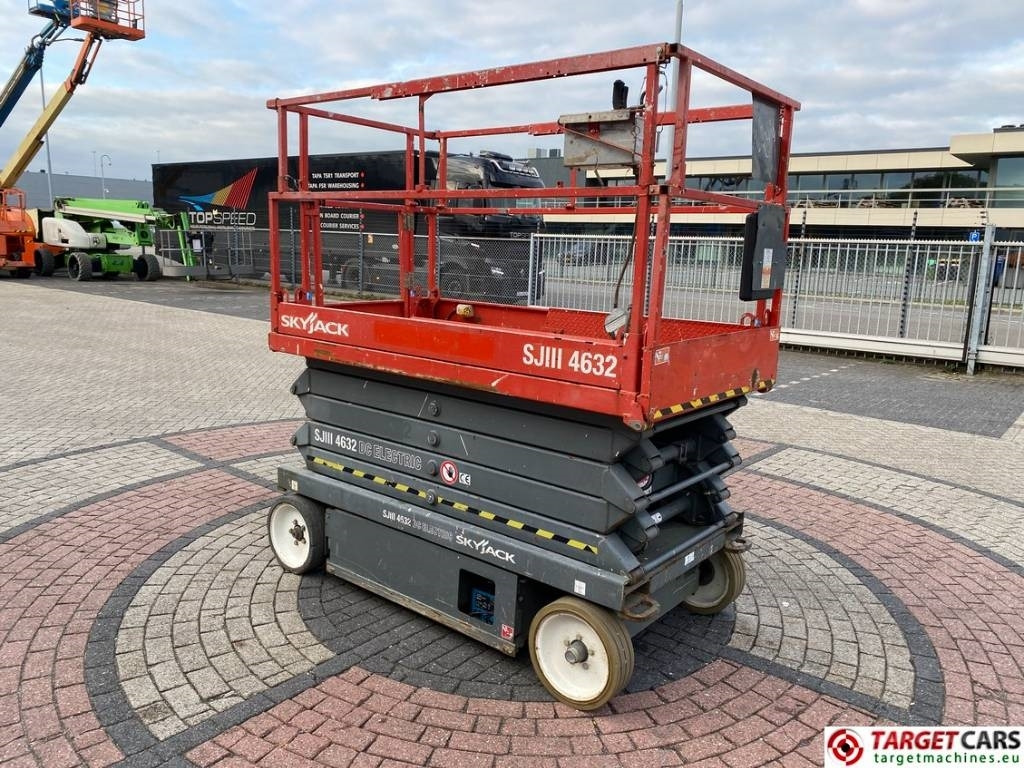 SkyJack SJIII-4632 Electric 4632 Scissor Work Lift 1170cm - Ножична работна платформа: снимка 2 SkyJack SJIII-4632 Electric 4632 Scissor Work Lift 1170cm - Ножична работна платформа: снимка 2